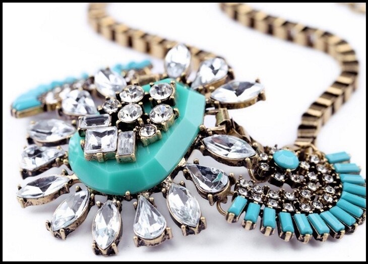 Fonte Immagine: http://www.aliexpress.com/store/product/New-Mixed-Color-Fan-Necklace/439336_1546694570.html