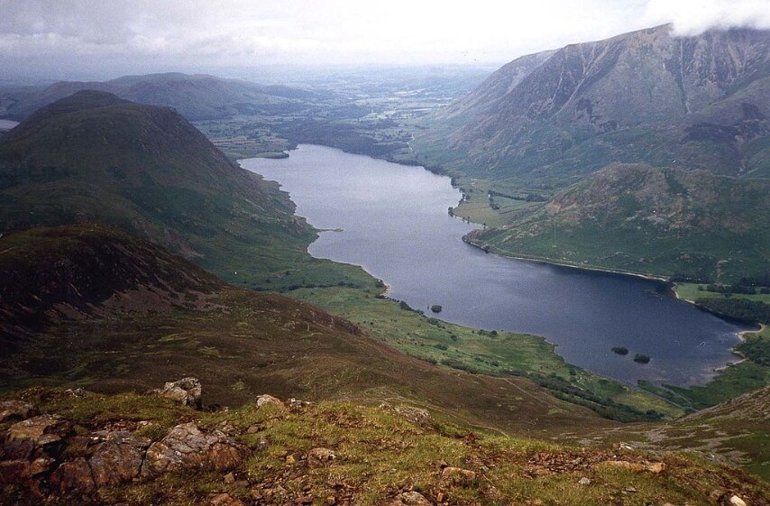 https://commons.wikimedia.org/wiki/File:Crummock_Water_from_Red_Pike.jpg