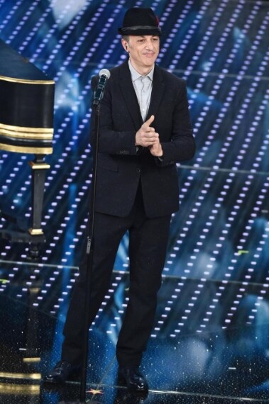 Cool il look, peccato per il cappello da alpino VOTO: 7-