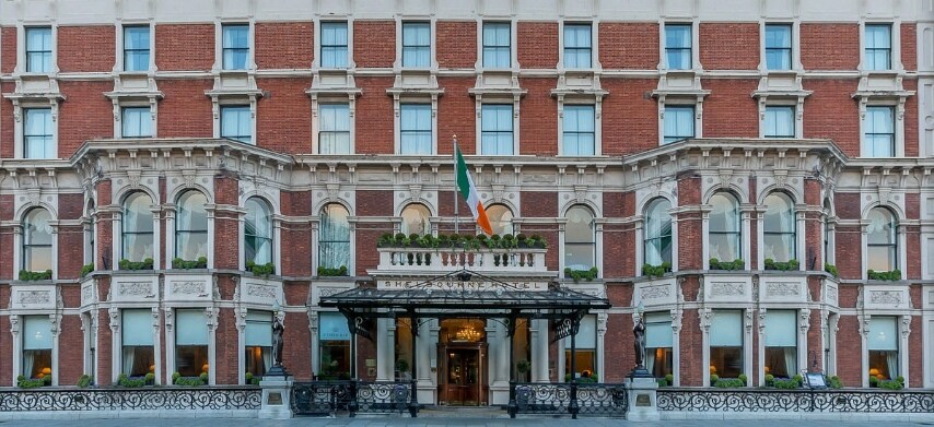 Lo Shelbourne a Dublino è menzionato nell'Ulisse di James Joyce.