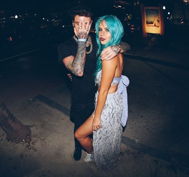 E intanto lei posta questa foto su Instagram, definendo Fedez "stalker"