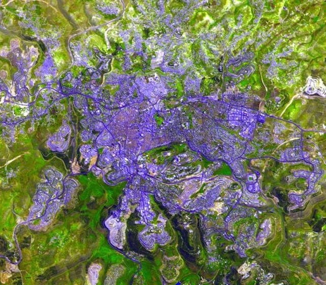 Questa immagine di Huaraz, Perù, è stata scattata il 22 ottobre 2001.