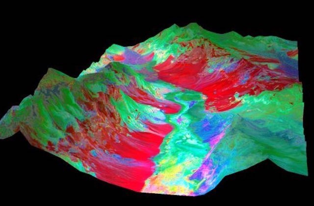 Questa immagine della Death Valley, USA, è stata scattata il 22 ottobre 2001.