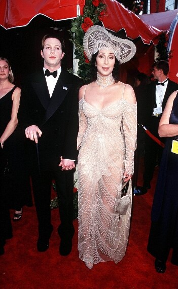 Si può essere appariscenti ed eleganti allo stesso tempo? Lei può.