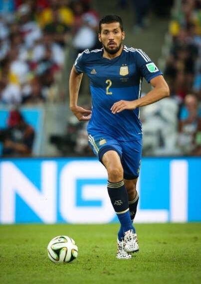 Ezequiel Garay . Il difensore centrale sembra fare al caso dello United per dare maggiore solidità alla nuova squadra di Mourinho