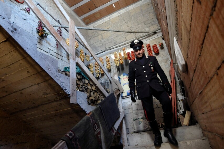 Russo, in fuga dal 1993, è stato condannato più volte per omicidio e per associazione mafiosa.