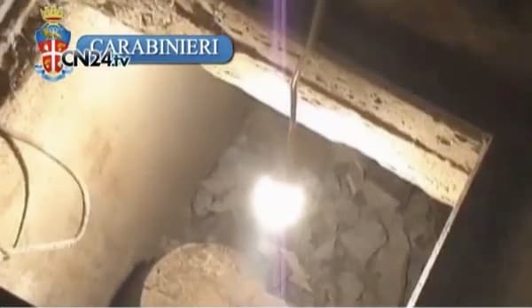 Il bunker del boss Bellocco si trovava al di sotto di un abitazione di Rosarno. Vi si accedeva tramite una botola attivata da sofisticati congegni idraulici. Nel 2005, quando l'esercito fece irruzione nel covo del boss della 'ndrangheta Gregorio Bellocco, si diffuse una canzone in dialetto calabrese che celebrava il 16 febbraio di quell'anno come giorno fatale.