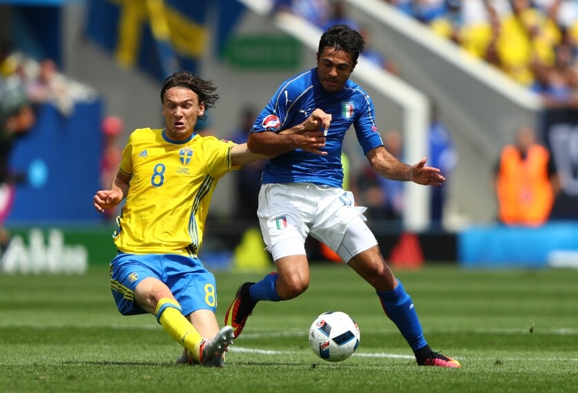 Ha il merito di segnare la rete della vittoria che regala la qualificazione e cambia così il suo voto dopo un primo tempo impalpabile.