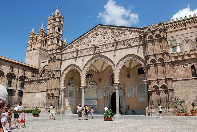 https://commons.wikimedia.org/wiki/File:Duomo_di_Palermo.jpg