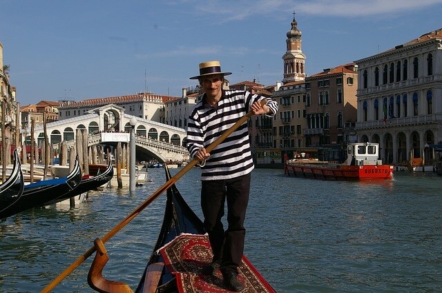 https://pixabay.com/en/venice-gondola-canal-grande-643490/