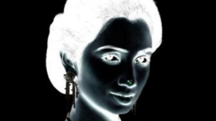 Fissa il puntino sul naso della ragazza per 10 secondi: poi una vera "magia" apparirà