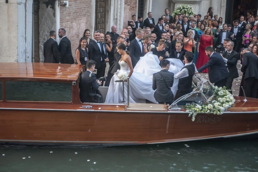 L'abito bianco dal velo lunghissimo