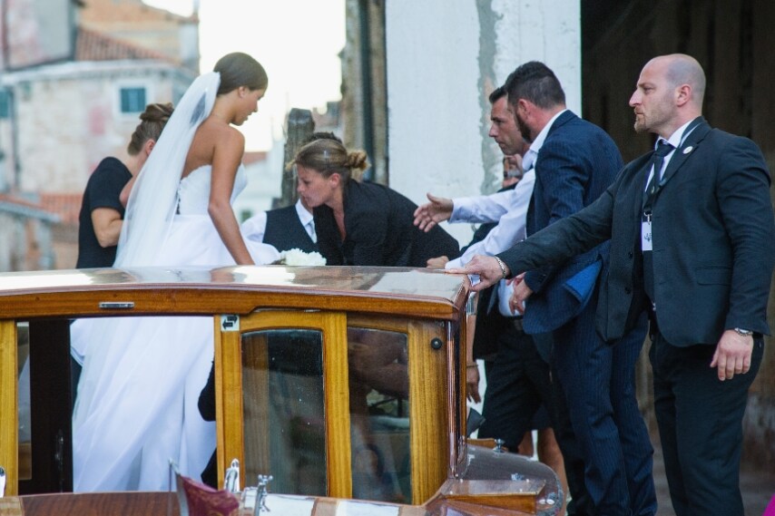 L'arrivo di Ana in chiesa