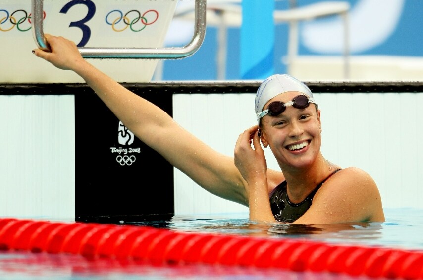 Pechino 2008, nella batteria dei 200 metri stile libero la Pellegrini realizza il record del mondo con il tempo di 1'55''45, battendo il primato della francese Laure Manaudou.