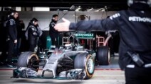 Lorenzo prova la Mercedes F1 di Hamilton