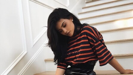 Stivali-guaina: le scarpe delle Kardashian sono un must have