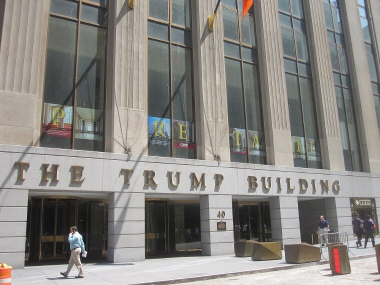 Il terzo grattacielo di proprietà di Donald Trump a New York è il Trump Building al 40 di Wall Street, una delle zone di affari più trafficate di New York e del mondo. L'edificio conta 70 piani e fino al 1930, quando ospitava la Bank of Manhattan, è stato l'edificio più alto del mondo.