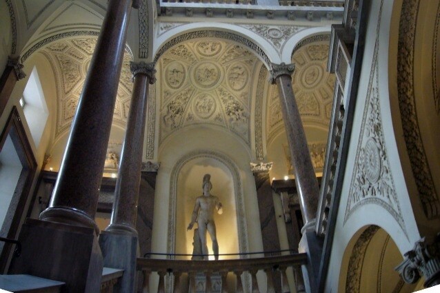 Il noto bagno di Papa Pio XIII e gli appartamenti papali sono stati allestiti all'interno di Palazzo Braschi, dove un intero piano è stato adibito a set di riprese della criticata e osannata serie The Young Pope. Il Palazzo è composto da diversi corpi di edifici di cui il primo, costruito nel 1435, aveva accesso diretto da Piazza Navona.