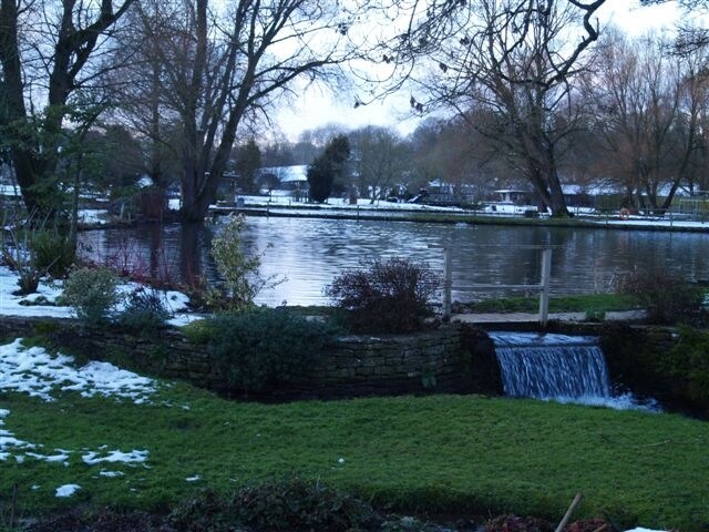 https://commons.wikimedia.org/wiki/File:Bibury_after_snowfall_at_dusk_-_geograph.org.uk_-_1158866.jpg