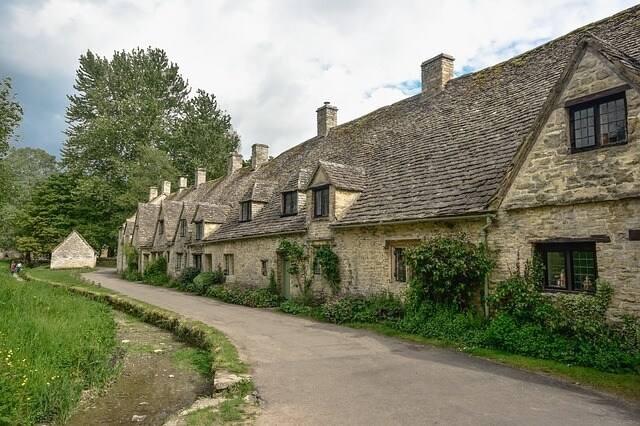 https://pixabay.com/en/bibury-arlington-row-rack-isle-1022089/