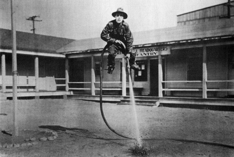 Qualcuno sostiene che il fotomontaggio provenga dalla pellicola di un film del 1923.