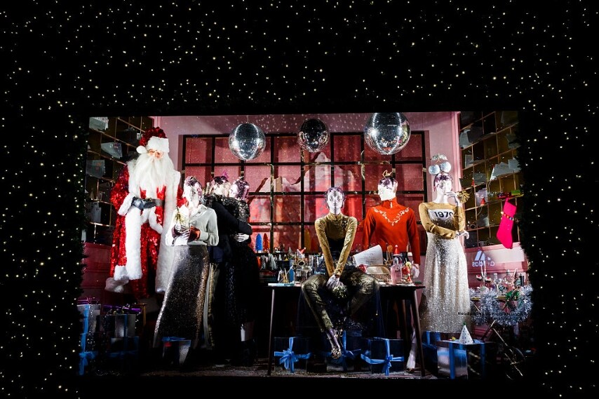 I manichini sono stati messi in pose diverse rispetto al solito per dare l'impressione di scene familiari.