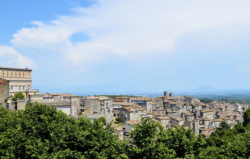 https://it.wikipedia.org/wiki/File:Panorama_of_Caprarola_with_Palazzo_Farnese.jpg