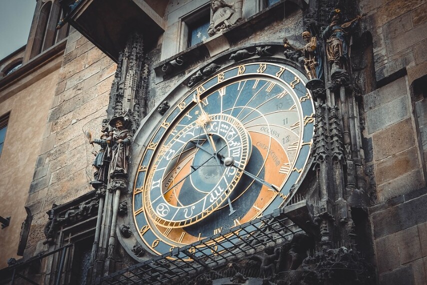https://pixabay.com/it/orologio-repubblica-ceca-frecce-547839/