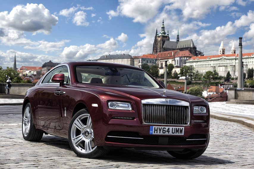 La grintosa coupé di Rolls Royce occupa il quarto posto della classifica. La Wraith monta un potente motore V12 bi-turbo da 632 CV. Il prezzo di vendita su Ebay è stato di 289.900 $.