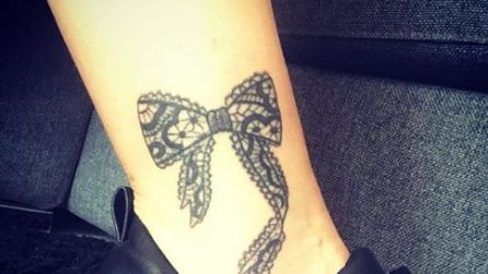 Tatuaggio fiocco: i disegni a cui ispirarsi