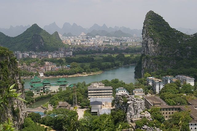 https://commons.wikimedia.org/wiki/File:20090503_6305_Guilin.jpg