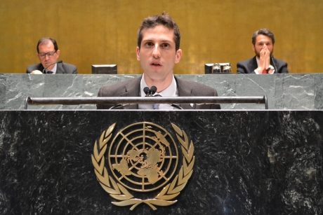 Diplomatico, 25 anni, Catania