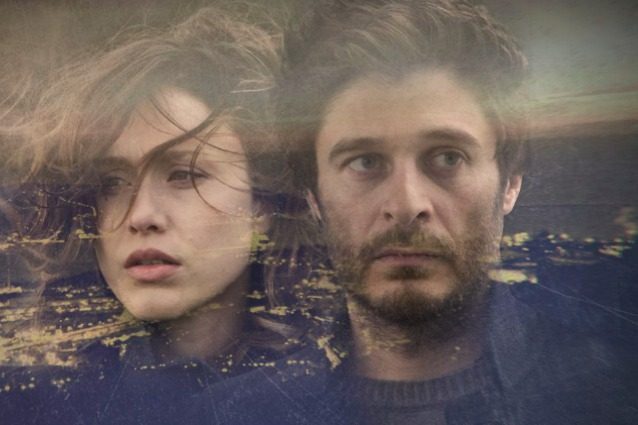 Lino Guanciale e Gabriella Pession sono protagonisti di questa serie tv dai tratti inaspettati, un po' giallo e un po' fantasy, che è partita con un boom di ascolti e andrà in onda per 11 puntate.