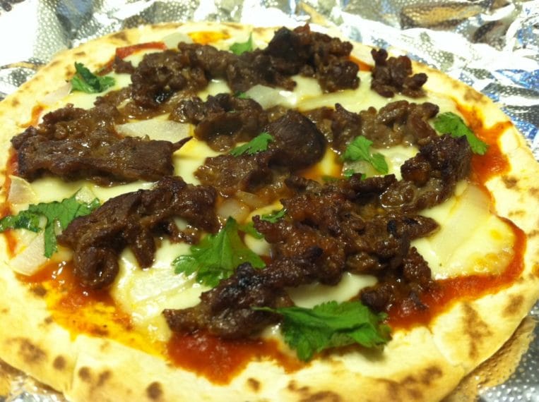 In Sud Corea sulla pizza ci piazzano il Bulgogi, carne di manzo marinata alla griglia più aromi.