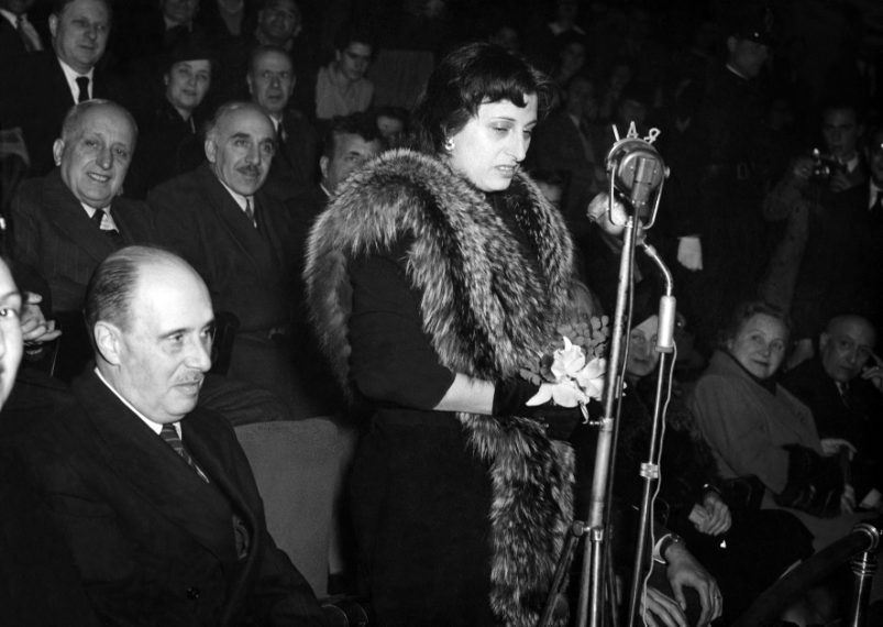 E' diventata il simbolo del cinema italiano e ha visto un Oscar come miglior attrice protagonista con "La rosa tatuata"