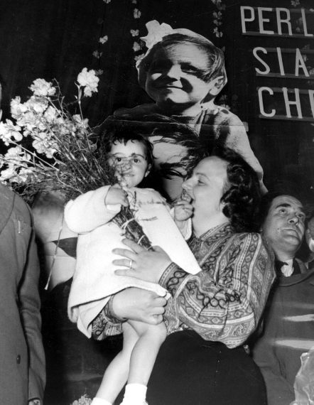 E' morta il 4 dicembre 1999 per arresto cardiaco, pochi giorni dopo aver dato le sue dimissioni