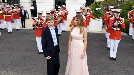 Ballerine e abito rosa: il look di Pasqua di Melania Trump