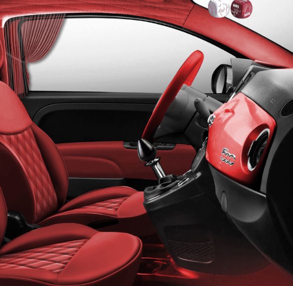 Uno dei dettagli "hot" della 500 Kar_masutra: la leva del cambio può diventare un comodo sex toy.