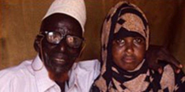 Ahmed Muhammed Dore, un uomo di 112 anni, ha sposato una ragazza di 17 anni chiamata Sofia Abdullah
