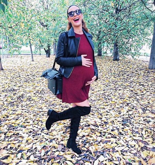 Manca ormai poco al parto e Melita spiega ai fan perché non è più molto presente sui social: "Sono un po' assente in queste ore perché Daniel si fa sentire sempre di più e voglio godermi questi momenti insieme alla mia famiglia!"