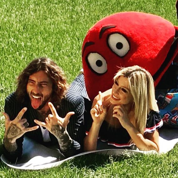 "Ciao Gero. Bisticciamo come bimbi, facendoci gli scherzetti, dal 1999. Mi manca e mi mancherà il mio fratellone!".