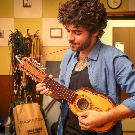 Roberto Colella del gruppo napoletano La Maschera