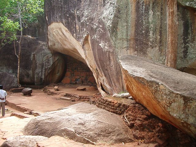 https://commons.wikimedia.org/wiki/File:Sigiriya-monks-cell.jpg