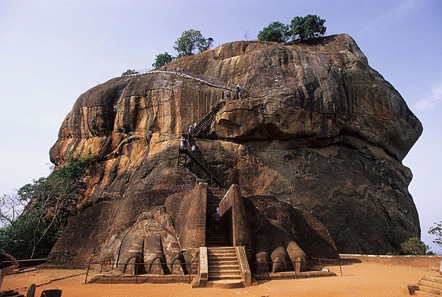 https://commons.wikimedia.org/wiki/File:Sigiriya_2.jpg