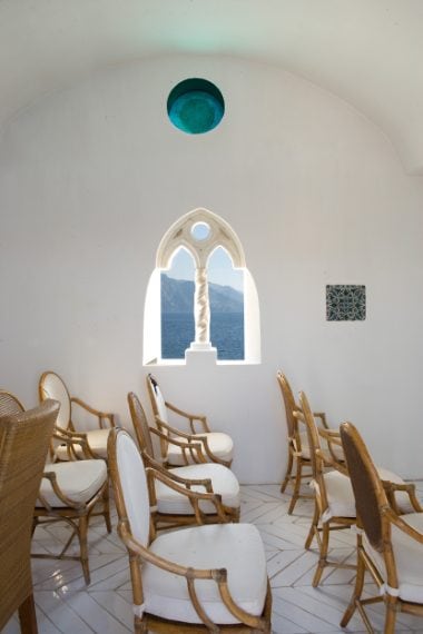 A disposizione sei splendide stanze, una piscina, una piccola cappella, terrazze mozzafiato. www.russotravel.it