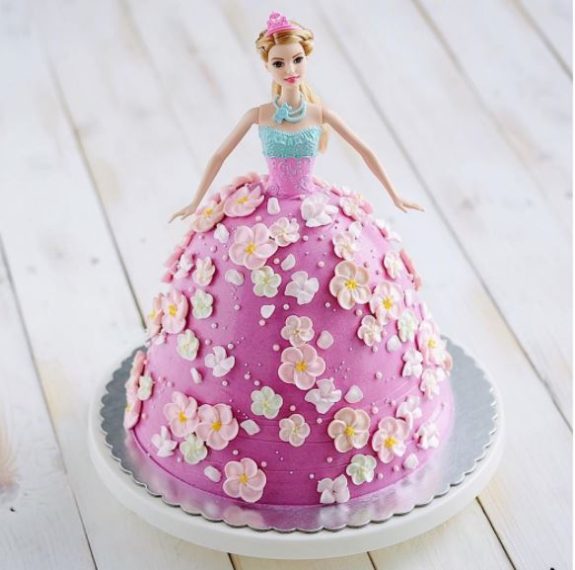 Una simpatica torta perfetta per festeggiare una bimba. Fonte: https://www.instagram.com/ivenoven/