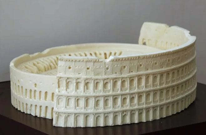 Nulla da invidiare ai souvenir che si trovano a Roma, questo però è più buono. Fonte: http://thatlooksfab.com/yummy-chocolate-sculptures/