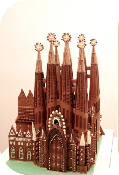Una straordinaria riproduzione della Sagrada Familia interamente al cioccolato. Fonte: http://foreverart.at/en/index.php?/gallery/image_full/509/