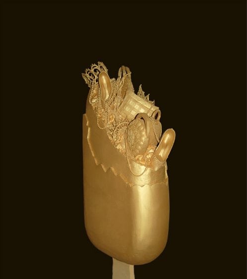 Dettagli incredibili dentro un gelato dorato. Fonte: http://foreverart.at/en/index.php?/gallery/image_full/981/