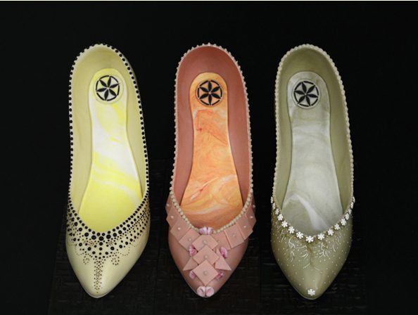 Talmente belle da indossarle. Scarpette in cioccolato colorate. Fonte: http://foreverart.at/en/index.php?/gallery/image_full/981/